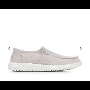 WENDY Hey Dudes size 7 Great Condition!